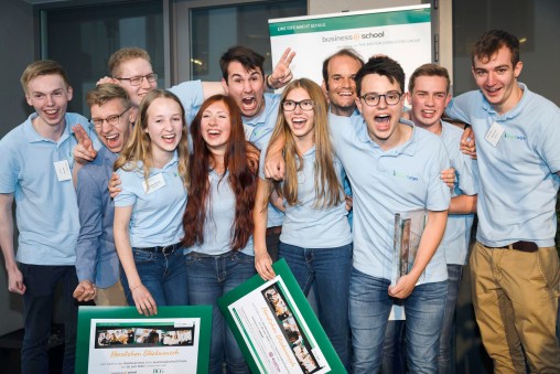 Commerzbank's coaches and their student teams 2015
