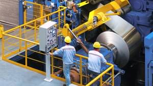 Die Abbildung zeigt eine Walz- und Folienschneidemaschine der Firma Achenbach Buschhütten