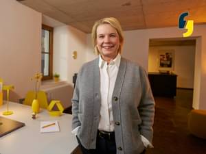 Andrea Bramey, Corporate Client advisor is in a Commerzbank office