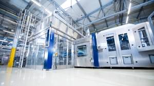 Abbildung zeigt moderne Flaschenabfüllanlage der Firma Krones AG