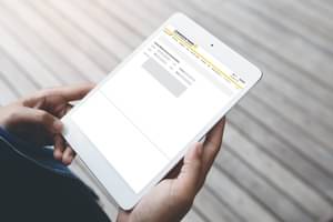 Nahaufnahme eines Tablets mit der Anwendung Factorlink