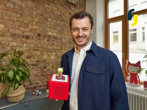Dr. Jan Middelhoff, CFO of tonies SE holds a Toniebox in his hand