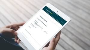 Nahaufnahme eines Tablets mit der Anwendung Avale