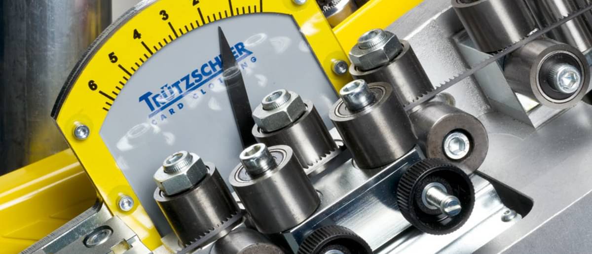 The picture shows the T-Winder, developed by TCC, which, with its decoupled fitting guide, allows the installation with a constant tension for all fitting thicknesses and types.